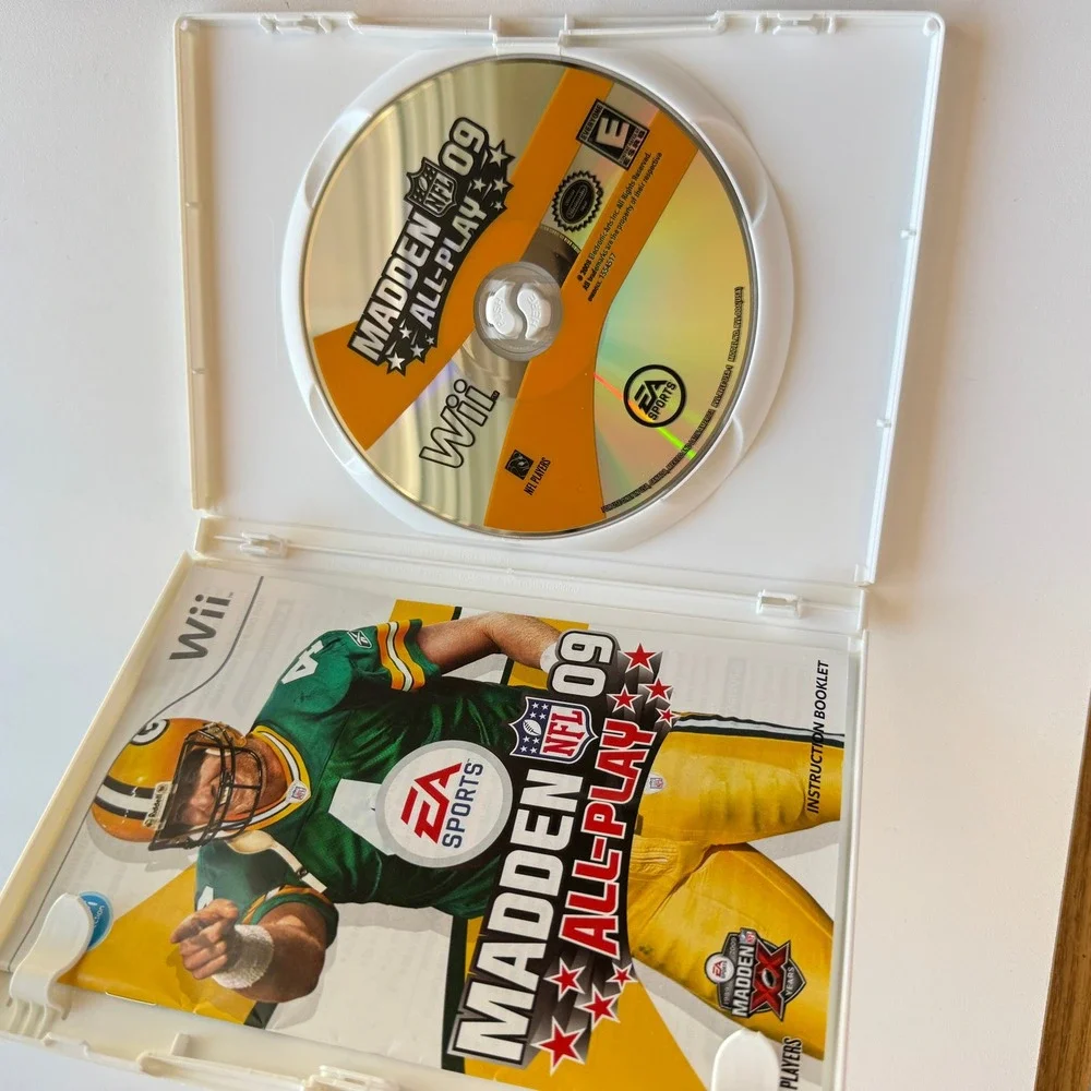 Madden NFL 09 All-Play Nintendo Wii Complete with Manual Brett Favre Cover